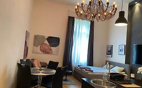 Stylish Apartment by the Vígszínház Theater